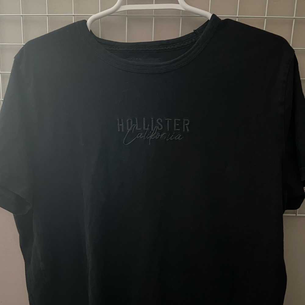 Men’s Hollister black shirt